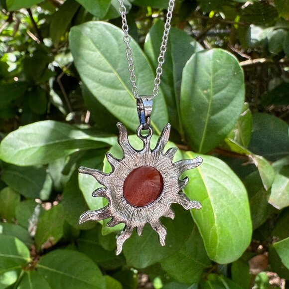 NEW Red Agate Sun Necklace Red Agate Sun Pendant w Silver Plated Chain - Picture 4 of 4